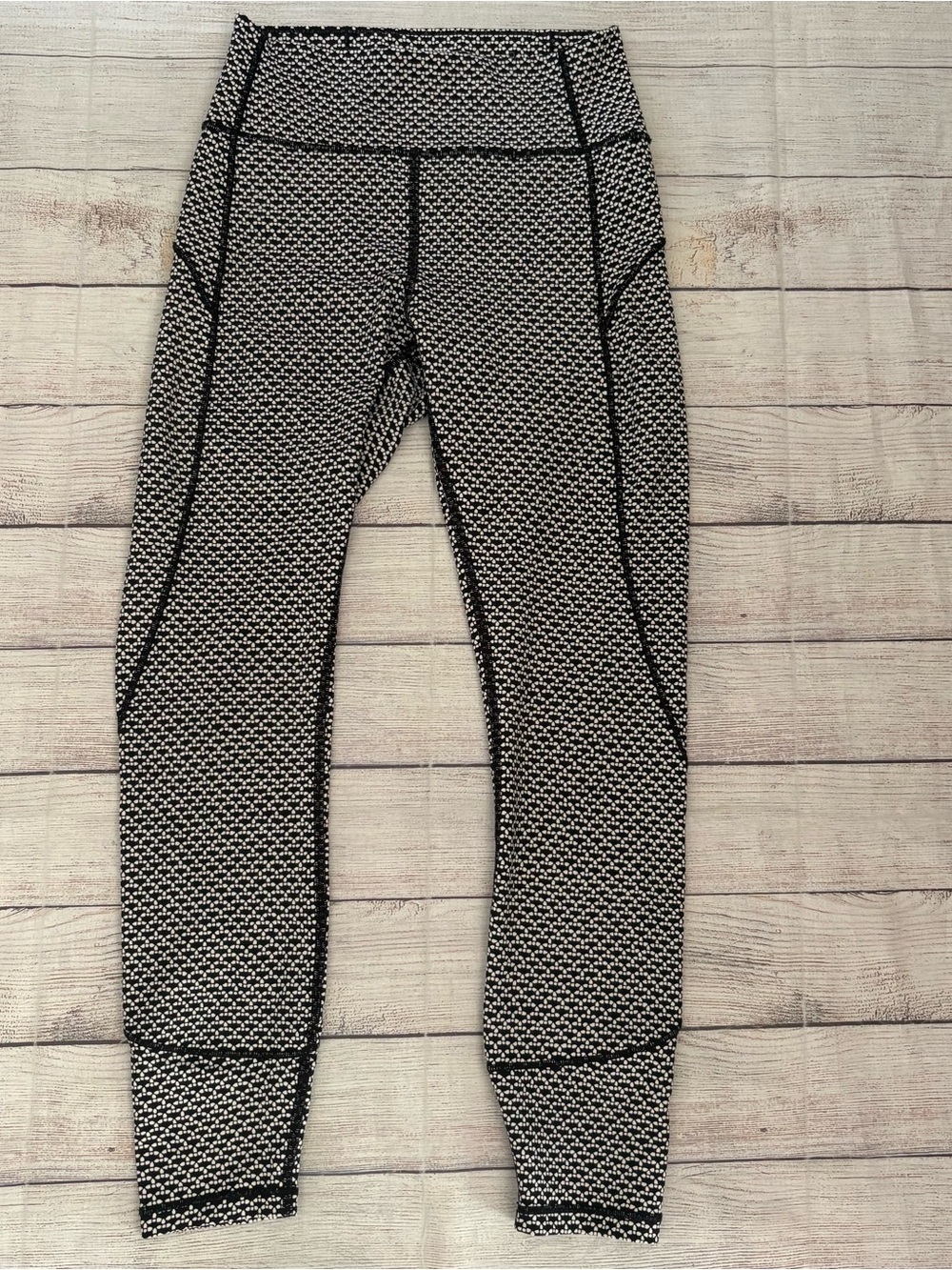 LULULEMON In Movement 7/8 Tight Size 6